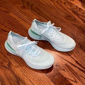 Women’s teal Nike React tennis shoes